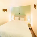 Nyaraló Stylish Retreat With Sauna Awenne