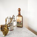 Stylish Retreat With Sauna *