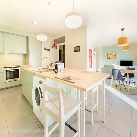 Stylish Retreat With Sauna بيت للعطل افينه