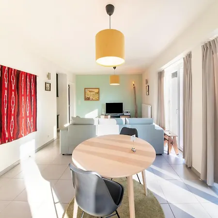 Stylish Retreat With Sauna بيت للعطل افينه