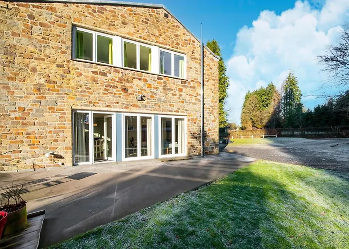 Stylish Retreat With Sauna *